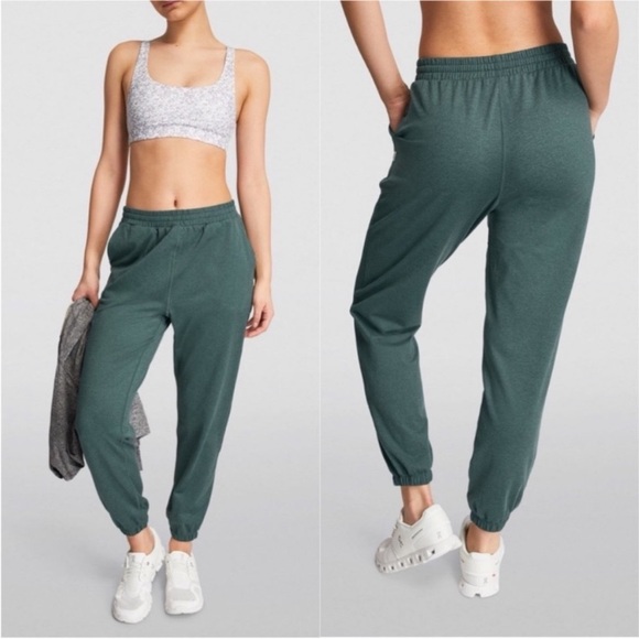 VUORI HALO PERFORMANCE JOGGERS IN KELP HEATHER PINE GREEN - Picture 1 of 16